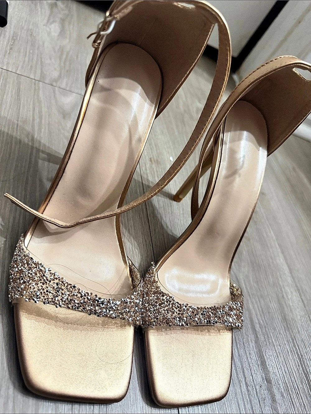 Rhinestone Strappy Heels in Gold EU 39 Like New